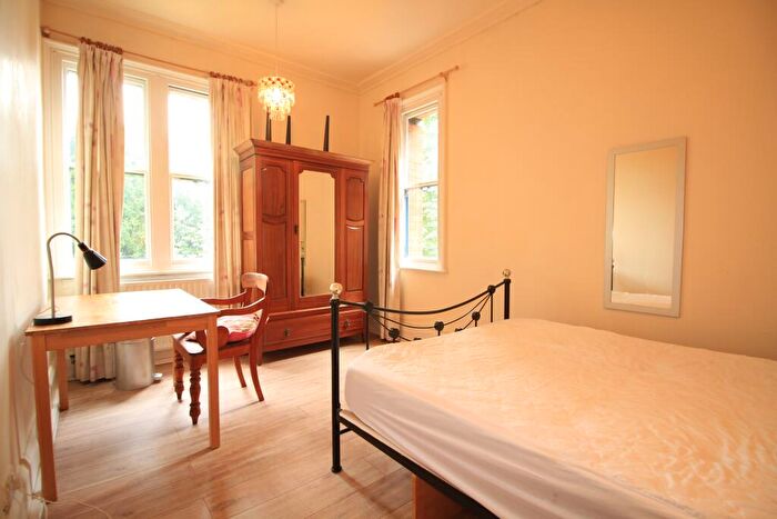 3 Bedroom Flat To Rent In Burns Street, Nottingham, NG7