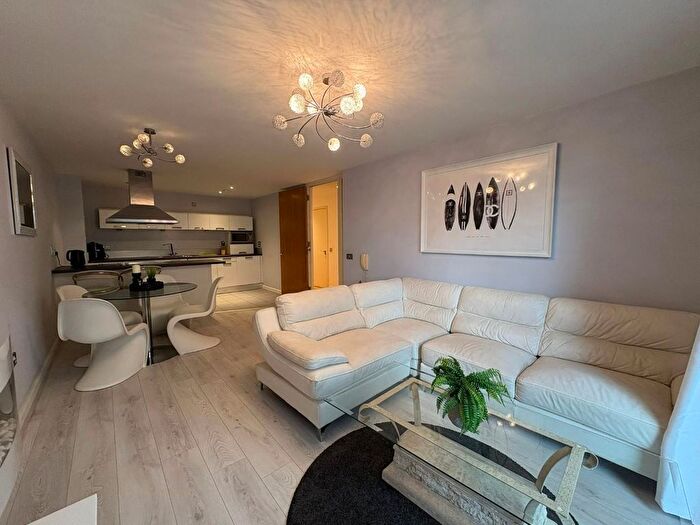 2 Bedroom Flat To Rent In Hornbeam Way, Manchester, M4