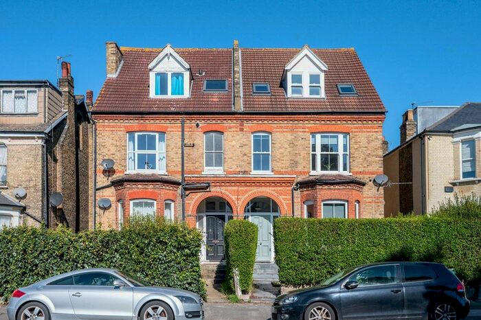 1 Bedroom Flat To Rent In Lewin Road, Streatham Common, London, SW16