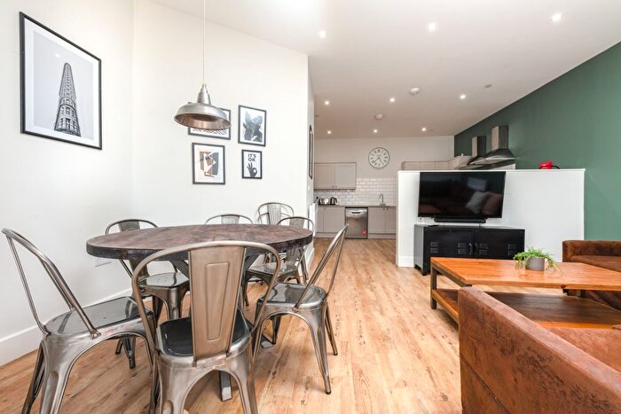 5 Bedroom Flat To Rent In Walter Road, Swansea, SA1