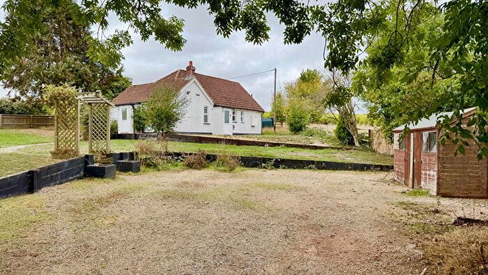 3 Bedroom Detached Bungalow For Sale In Warnham Lane, Compton, RG20