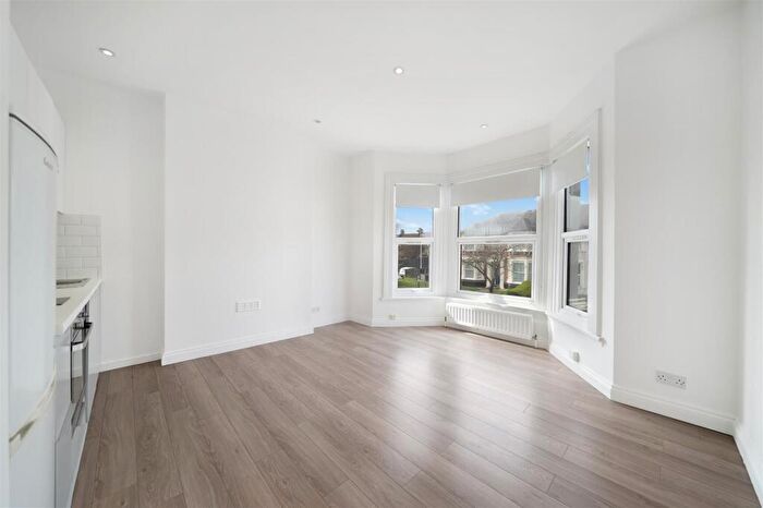 1 Bedroom Apartment To Rent In Wellmeadow Road, London, SE6