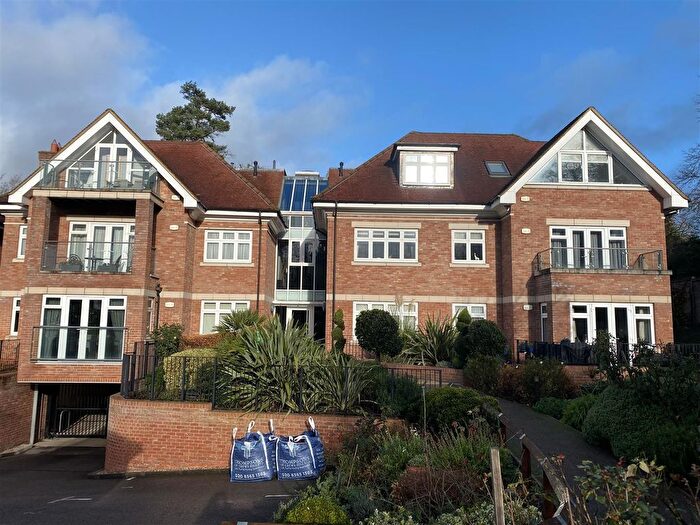 1 Bedroom Flat For Sale In Georges Wood Road, Brookmans Park, AL9