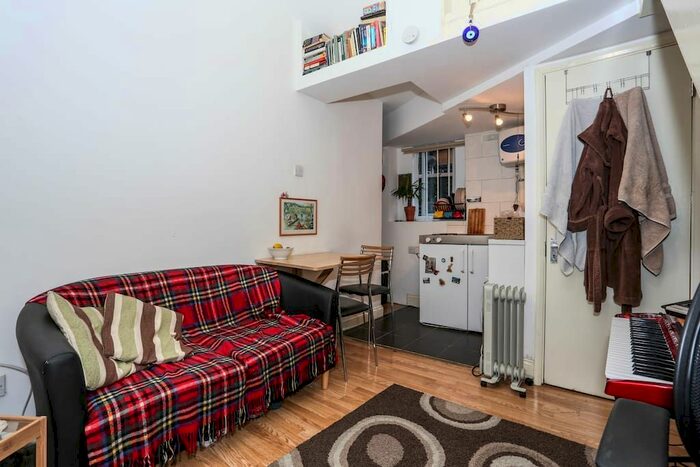 Studio To Rent In Stoke Newington High Street, London, N16