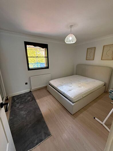 1 Bedroom Flat To Rent In Bedroom Flat For Rent London, N18