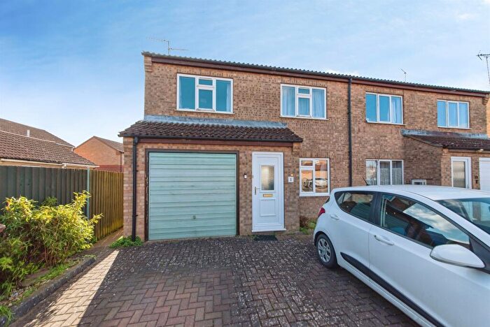 3 Bedroom Semi Detached House For Sale In Alder Road, Sleaford, NG34