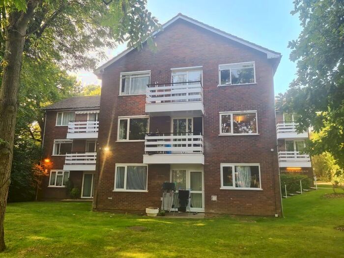 2 Bedroom Flat To Rent In Dingle Court, Aran Drive, Stanmore, Middlesex, HA7