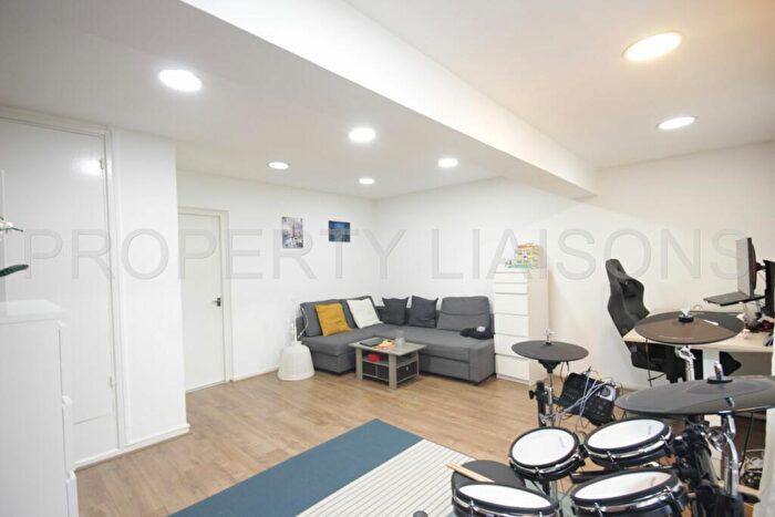 1 Bedroom Apartment To Rent In Beechey House, Watts Street, London, E1W