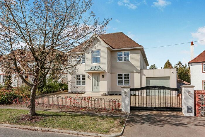 5 Bedroom Detached House For Sale In Green Curve, Banstead, SM7