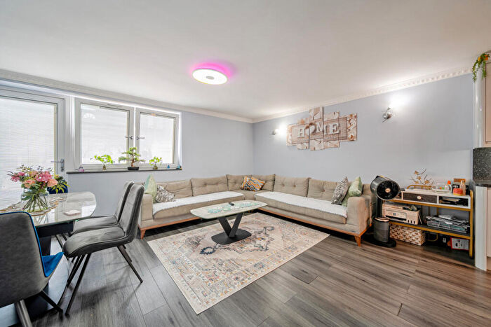 3 Bedroom Apartment For Sale In Mona Road, London, SE15