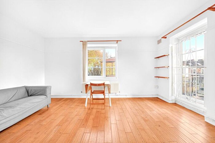 2 Bedroom Flat To Rent In Hendale House, Upper Clapton Road, E5