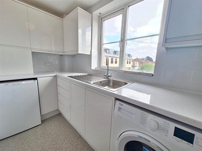 1 Bedroom Flat To Rent In Send Road, RG4