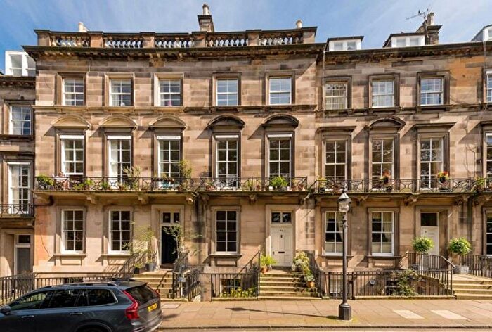 4 Bedroom Flat To Rent In / Clarendon Crescent, Edinburgh, EH4