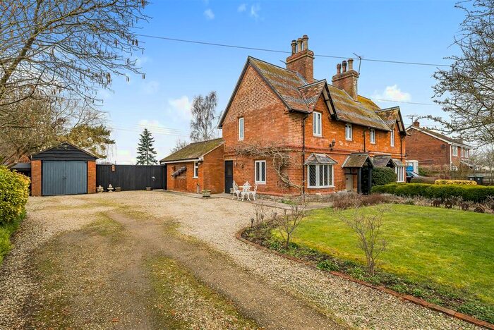 3 Bedroom Semi-Detached House For Sale In Dauntsey Green, Dauntsey, Chippenham, SN15