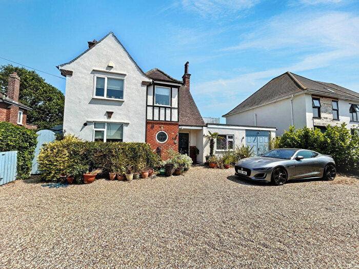 4 Bedroom Detached House For Sale In Warren Road, Gorleston, NR31
