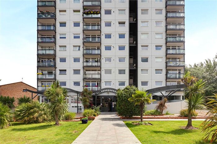 1 Bedroom Flat For Sale In Landmark Heights, Daubeney Road, London, E5