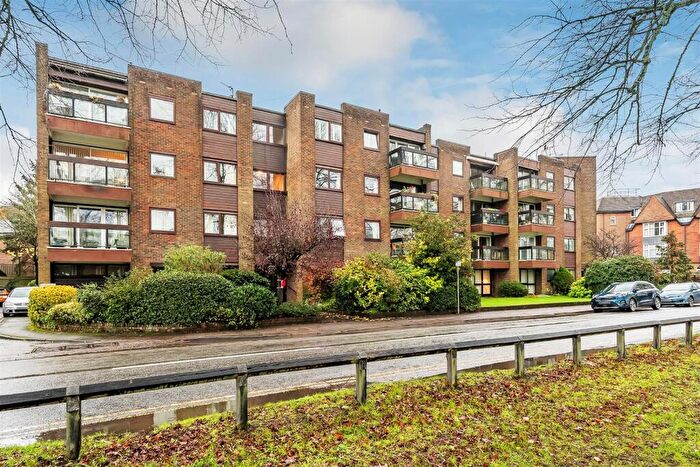 2 Bedroom Flat For Sale In Church Lane, Oxted, RH8