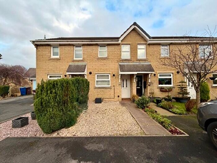 2 Bedroom Mews To Rent In Printers Fold, Padiham, BB12