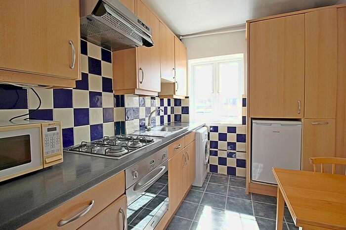 2 Bedroom Flat To Rent In Culmington Road, Ealing, W13