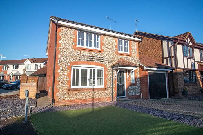 4 Bedroom Detached House To Rent In Farnborough, Hampshire, GU14