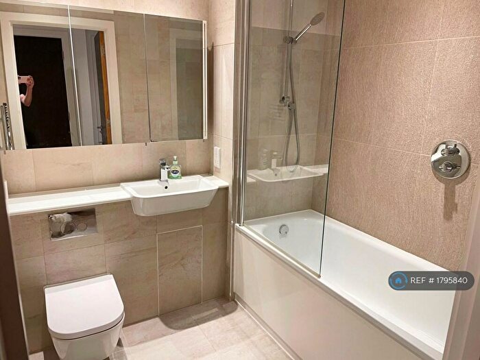 1 Bedroom Flat To Rent In Sailors House, London, E14