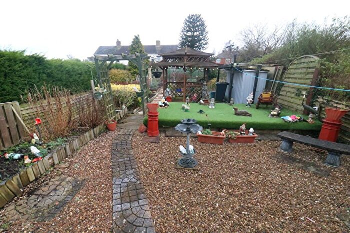 3 Bedroom End Of Terrace House For Sale In Greno View Road, High Green, Sheffield, S35