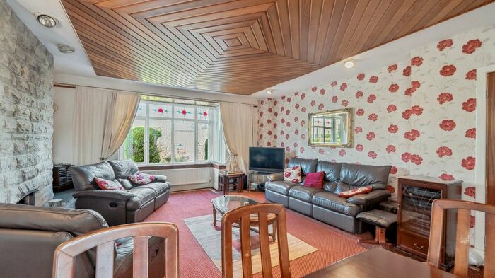 4 Bedroom Bungalow For Sale In Broomley Drive, Giffnock, East Renfrewshire, G46