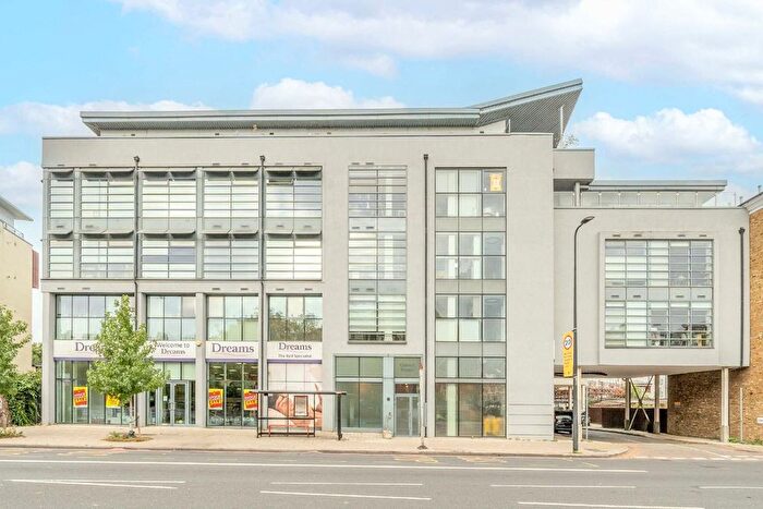 2 Bedroom Flat To Rent In Clapham Road, Clapham, SW9