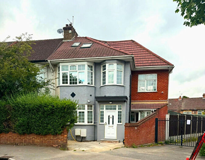 8 Bedroom House Of Multiple Occupation For Sale In Harold Road, London, NW10