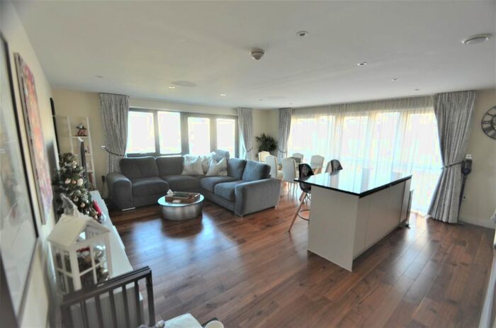 2 Bedroom Flat To Rent In Inglis Way, Mill Hill, NW7
