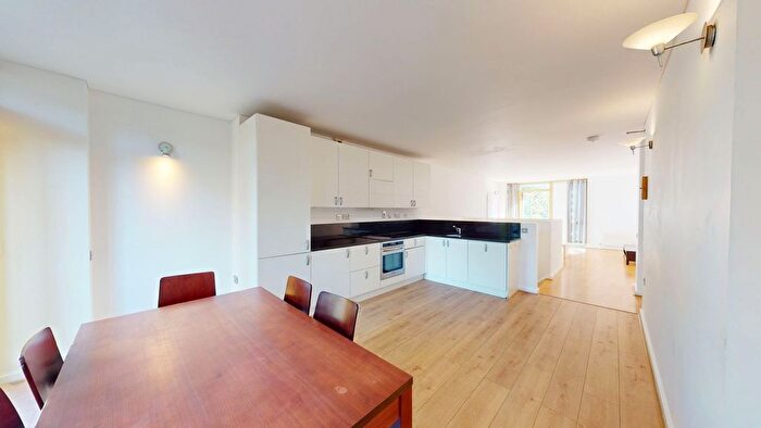 2 Bedroom Flat To Rent In West Parkside, London, SE10