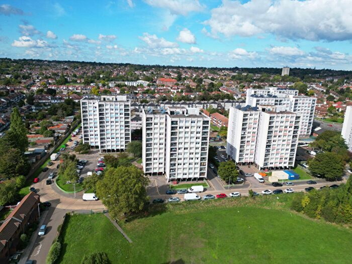 2 Bedroom Flat For Sale In Navestock Crescent, Woodford Green, IG8