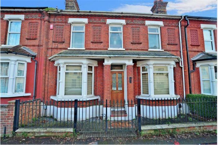 3 Bedroom House To Rent In Raphael Road, Gravesend, DA12