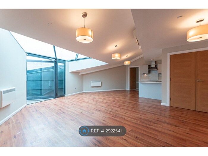 3 Bedroom Flat To Rent In Mann Island, Liverpool, L3