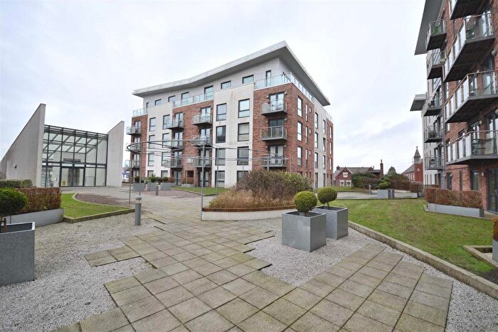 1 Bedroom Flat To Rent In Longfield Centre, Prestwich, Manchester, M25