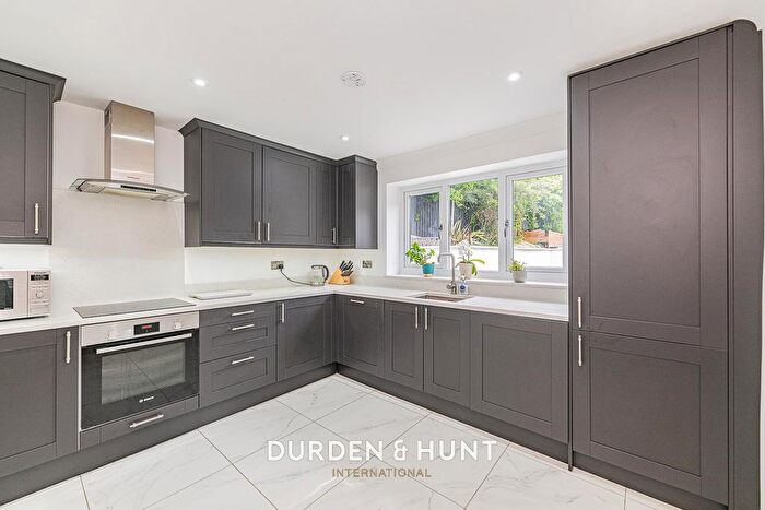 3 Bedroom End Of Terrace House For Sale In Upton Close, Stanford-Le-Hope, SS17