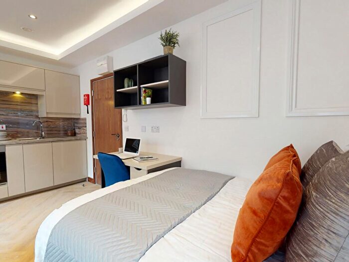 Apartment To Rent In Apt, Live Oasis Piccadilly #, M1