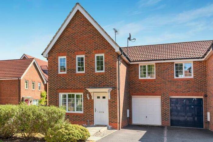 3 Bedroom Semi-Detached House To Rent In Chatsworth Park, Winnersh, RG41