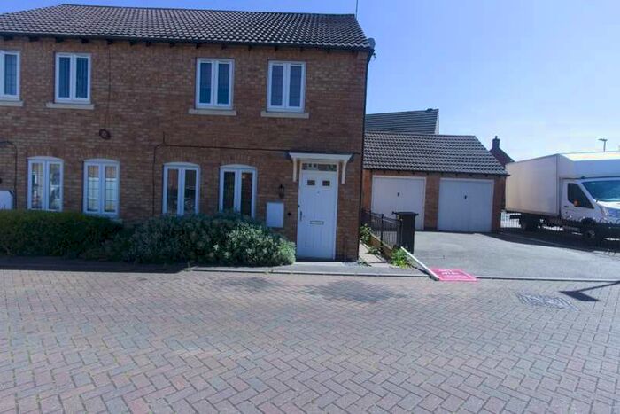 3 Bedroom Town House To Rent In Buddon Close, , Leicester, LE3