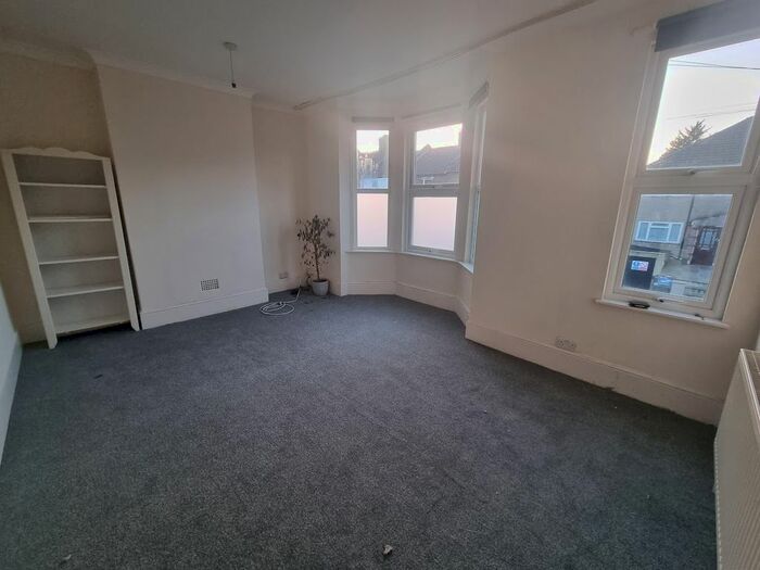 2 Bedroom Flat To Rent In Queen Mary Road, Upper Norwood, SE19
