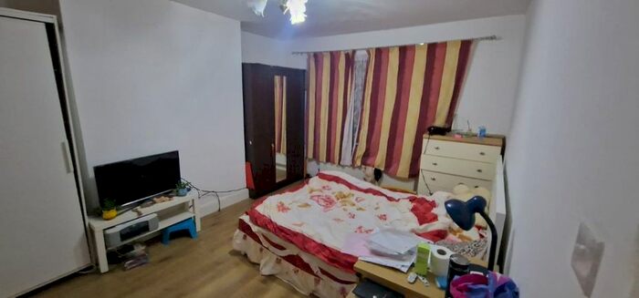 2 Bedroom Flat To Rent In Annesley Close, London, NW10