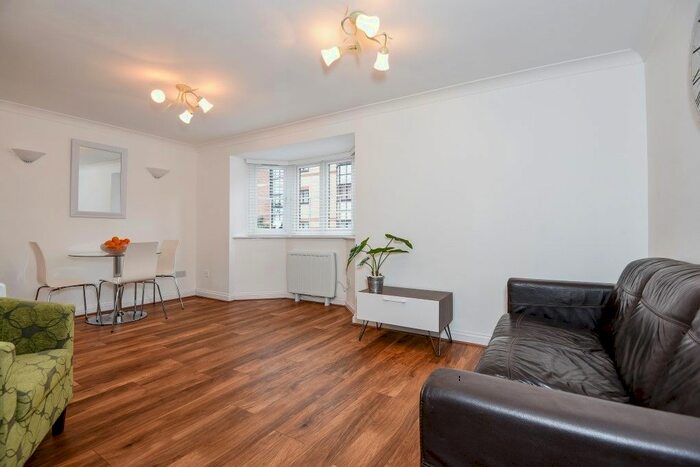 1 Bedroom Flat To Rent In Maltings Place, Reading, Berkshire, RG1