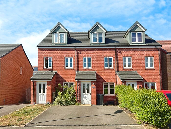 3 Bedroom Town House For Sale In Edwards Drive, Fair Oak, SO50