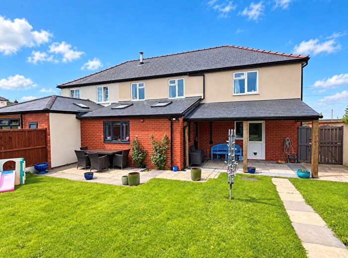 3 Bedroom Semi-detached House For Sale In Bryn Melyn, Llynclys, SY10