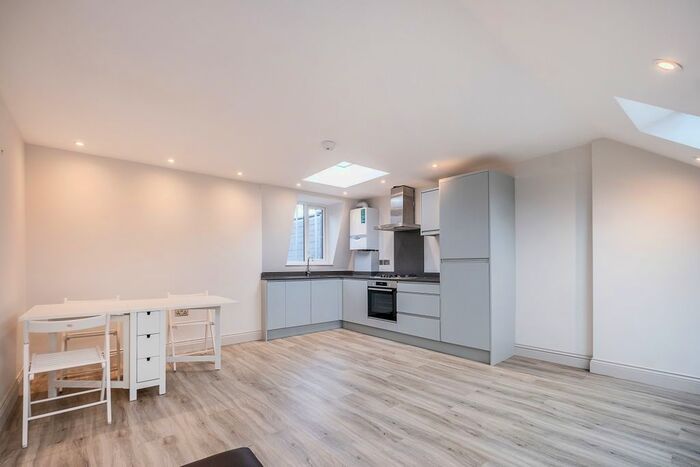 1 Bedroom Flat To Rent In Oakmead Road, London, SW12