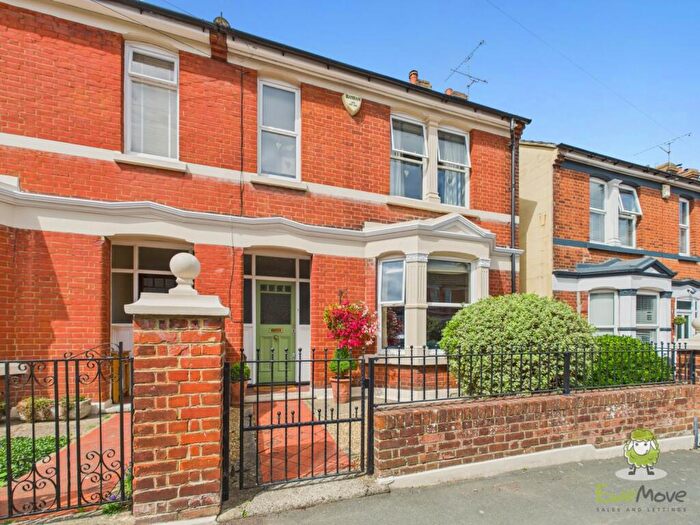 4 Bedroom Semi-Detached House For Sale In Cleave Road, Gillingham, Kent, ME7