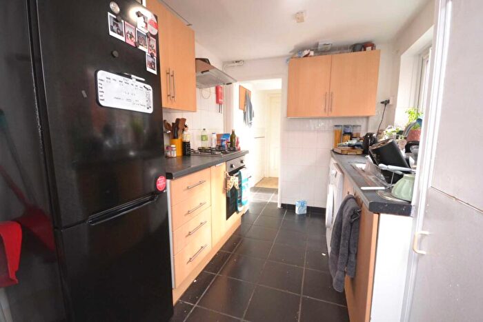 6 Bedroom Terraced House To Rent In Donnington Gardens, Reading, RG1