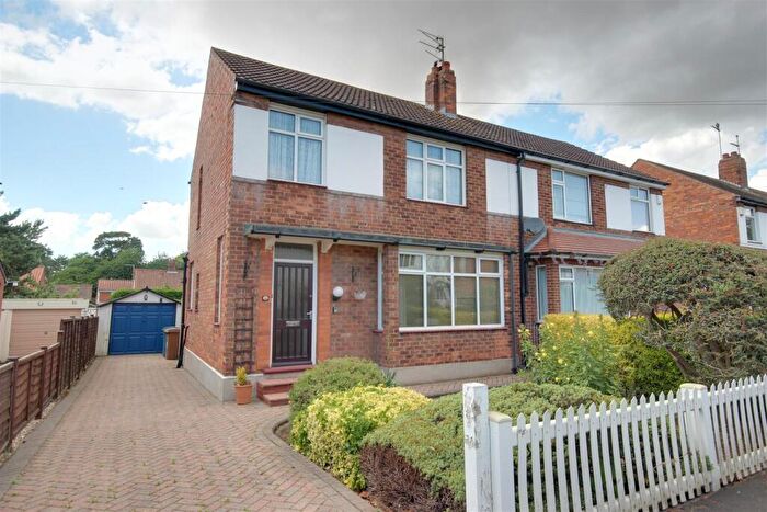 3 Bedroom Semi-Detached House For Sale In Corby Park, North Ferriby, HU14