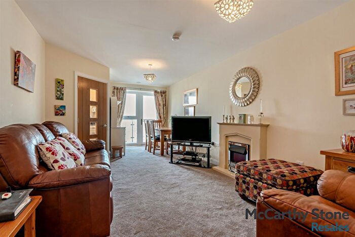 2 Bedroom Flat For Sale In Viewpoint, Harbour Road, Gosport, PO12