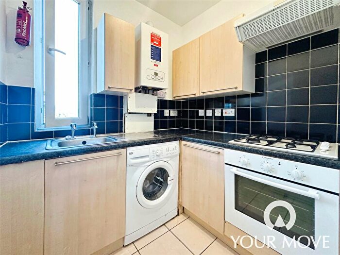2 Bedroom Flat To Rent In Mottingham Road, London, SE9